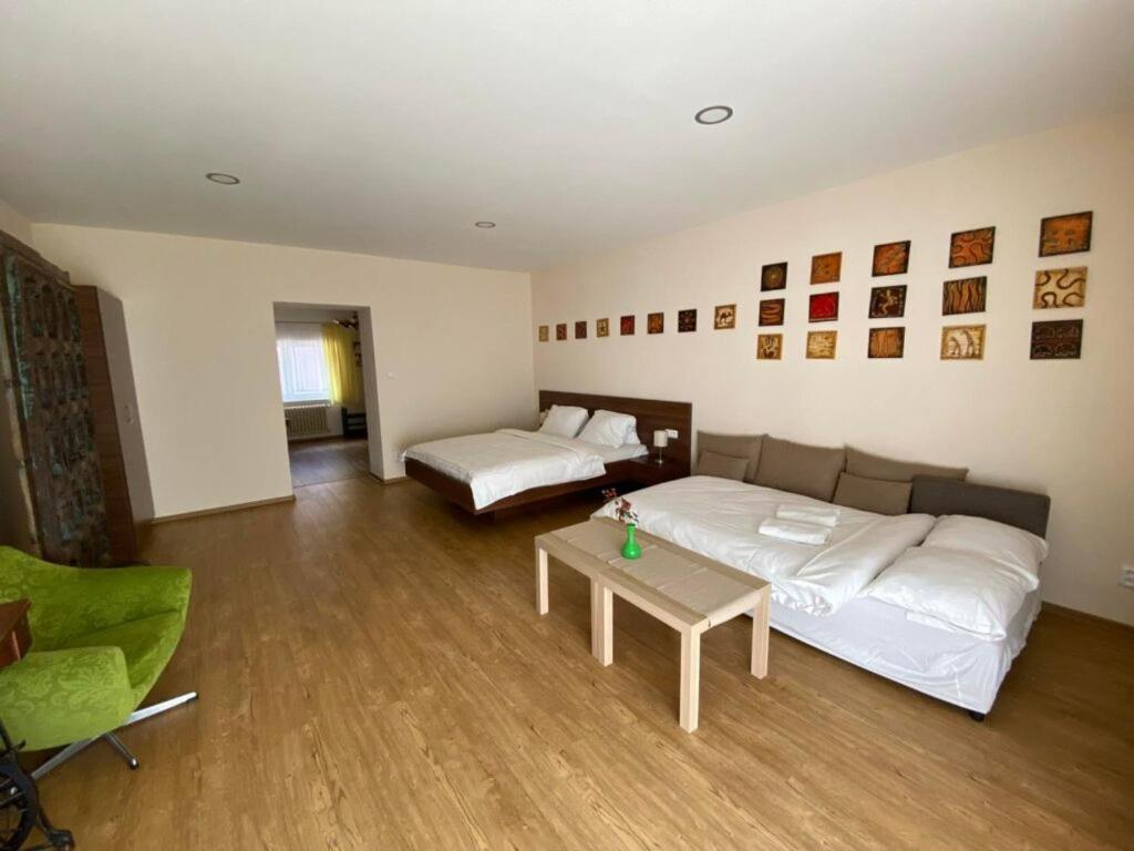 Hotel Zamecek Na Celadne Čeladná Kültér fotó