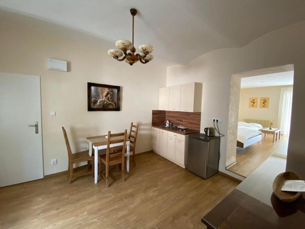 Hotel Zamecek Na Celadne Čeladná Kültér fotó